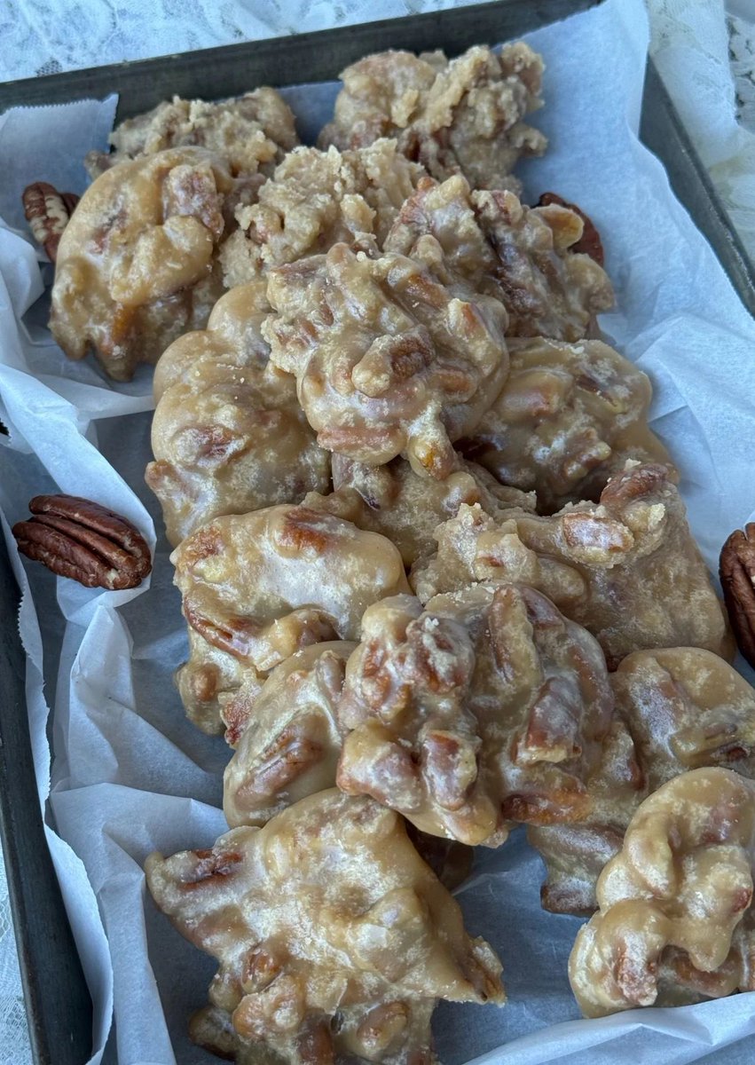 SouthLadyCooks's tweet image. Recipe➡️ thesouthernladycooks.com/southern-pecan…
We made these pecan pralines yesterday to put in Christmas gift baskets.  They only take about 20 minutes and are delicious and so easy.  #candy #Christmas