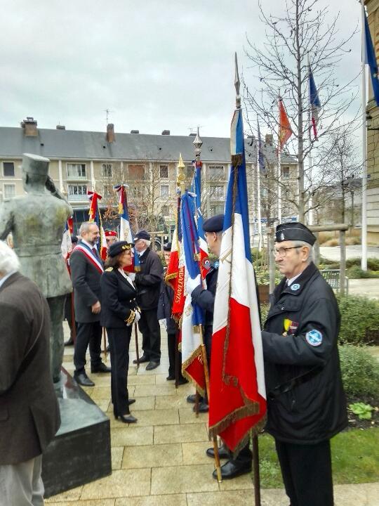 #Cérémonie pour les 60 ans de l'Ordre national du mérite à #Évreux, en présence de la Secrétaire générale, sous-préfète.

➡️L'ONM récompense les mérites 🇫🇷 et valorise l'engagement au service de tous. Il compte 230 membres dans l'#Eure.