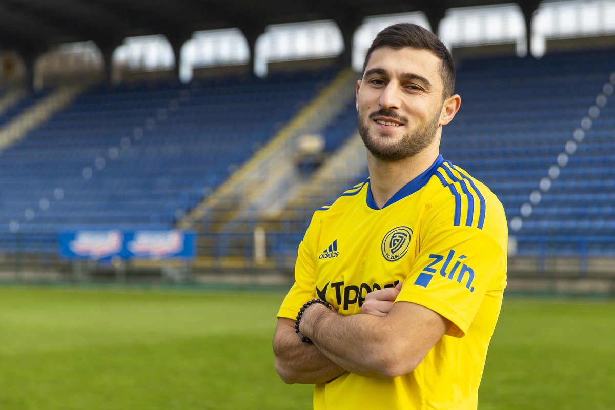 TchequieFootFR's tweet photo. L'ailier géorgien Zviad Natchkebia 🇬🇪 s'engage au FC Zlín 🟡🔵 en provenance du FC Samtredia (D1 Géorgienne)
Le joueur de 24 ans a signé un contrat jusqu'en juin 2️⃣0️⃣2️⃣6️⃣ #fczlin https://t.co/S1O6JQ8xwA