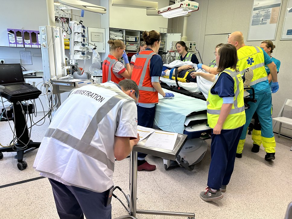 AZKlina's tweet photo. Ons ziekenhuis ontving de erkenning als regionaal traumacenter. Zo maken we deel uit van het Antwerp Trauma Network (ATN) naast verschillende andere centra in de regio.

Lees er alles over via https://t.co/QWwqgQbbW6. https://t.co/Bc4Vt7Bjnw