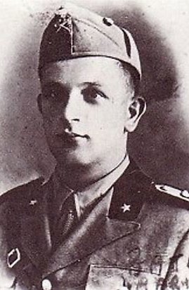Teresa02247224's tweet photo. Il 20 dicembre 1943 viene fucilato dai tedeschi il #CompagnoPartigiano  Mario Batà nella sua ultima lettera scrisse"Pensate che non sono morto,ma sono vivo,vivo nel mondo della verità" 
Morto per la nostra libertà 
🌹✊🏻🔴✊🏿🌹
#AndreaMarano https://t.co/QhvpK15wcl