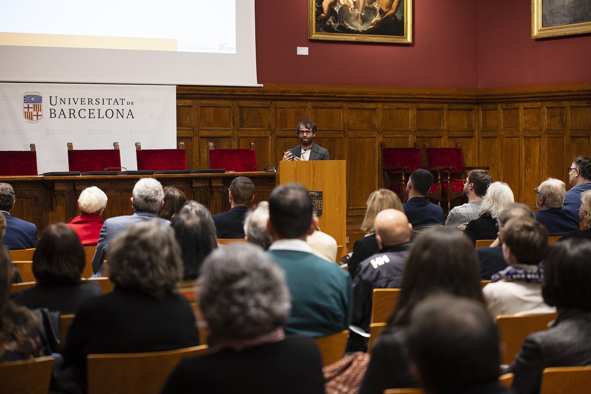 BoschiGimpera's tweet photo. #PremisUB | 🎲 La @UniBarcelona guardona un projecte audiovisual de prevenció dels riscos derivats dels jocs d’atzar.
📲 Hibai López ha liderat la creació de materials didàctics que es difonen a través d’Instagram per conscienciar adolescents i joves.
👉 https://t.co/E38kDrs8ks https://t.co/BQY28WRNDD