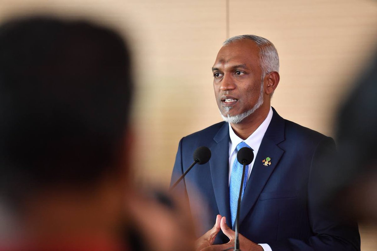 Dhuveli_Mv's tweet photo. ރައީސާއި ނައިބު އަދި ކެބިނެޓުގެ މުސާރަ ބޮޑުކުރަން ސަރުކާރުން ތާއީދެއް ނުކުރޭ 

#HappsNow https://t.co/GLTaWXKhTR