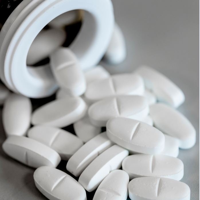 Husk at få fornyet recepter inden jul, så du ikke skal belaste lægevagten, lyder opfordringen fra @apotekerne. Tjek dine recepter på på appen 'apoteket'. Hvis det glipper, og pilleæsken er tom, kan apoteket ofte hjælpe med at forlænge recepten💊 bit.ly/4apNzG5 #sundpol