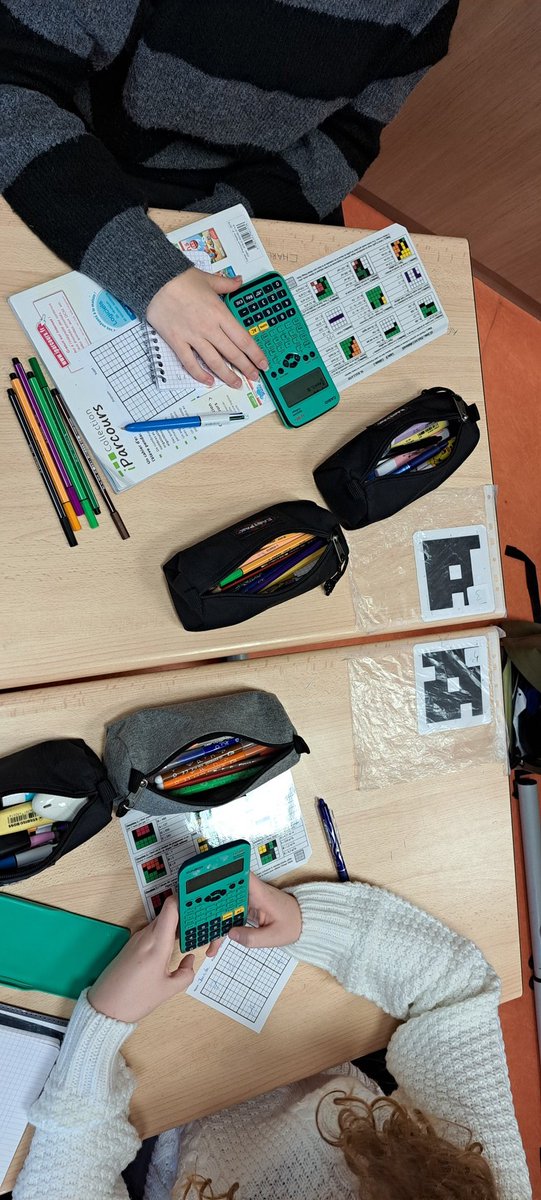 1_Prof_2_Maths's tweet image. A l&apos;occasion d&apos;un dernier travail d&apos;accompagnement personnalisé en Maths, les élèves de 3e2 ont réalisé un Pixel Art collaboratif sur le thème de Noël et vous souhaitent de joyeuses fêtes de fin d&apos;année ! #collaboratif #APmaths