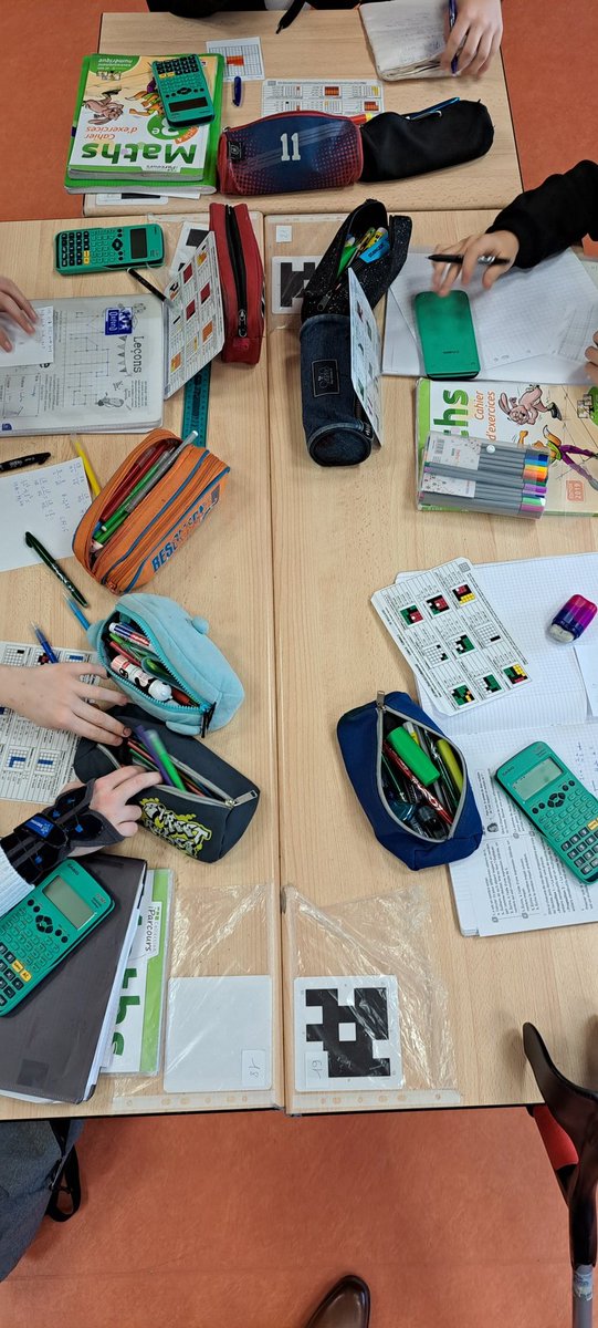 1_Prof_2_Maths's tweet image. A l&apos;occasion d&apos;un dernier travail d&apos;accompagnement personnalisé en Maths, les élèves de 3e2 ont réalisé un Pixel Art collaboratif sur le thème de Noël et vous souhaitent de joyeuses fêtes de fin d&apos;année ! #collaboratif #APmaths