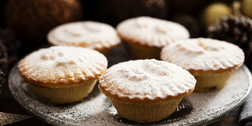 Food is an important part of winter celebrations like #Christmas & #NewYear – read about research by @amandaeherbert from @durham_history showing how what are now seen as festive food traditions were once a bold & daring foodie adventure 👉brnw.ch/21wFted #DUResearch