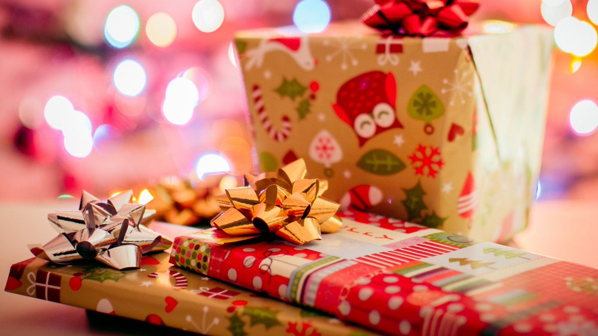 If your wrapping paper has no glitter or foil, you can put it in your recycling bin🚮♻️Just make sure you remove ribbons or bows 🎀 Try to avoid plastic-lined wrapping paper with glitter✨ Festive tip👇 If your wrapping paper can be scrunched into a ball, it’s recyclable♻