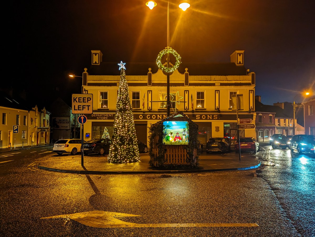 MichaelODonoho5's tweet photo. Christmas Crib at The Fountain in Castleisland 19-12-23. Season Greetings from Castleisland District Heritage.
#castleislanddistrictheritage #castleisland #merrychristmas2023 #SeasonGreetings #themarkethouse #crib #photos #stories #irishhistory #ireland #discoverireland #travel https://t.co/oUx2UeZAg1