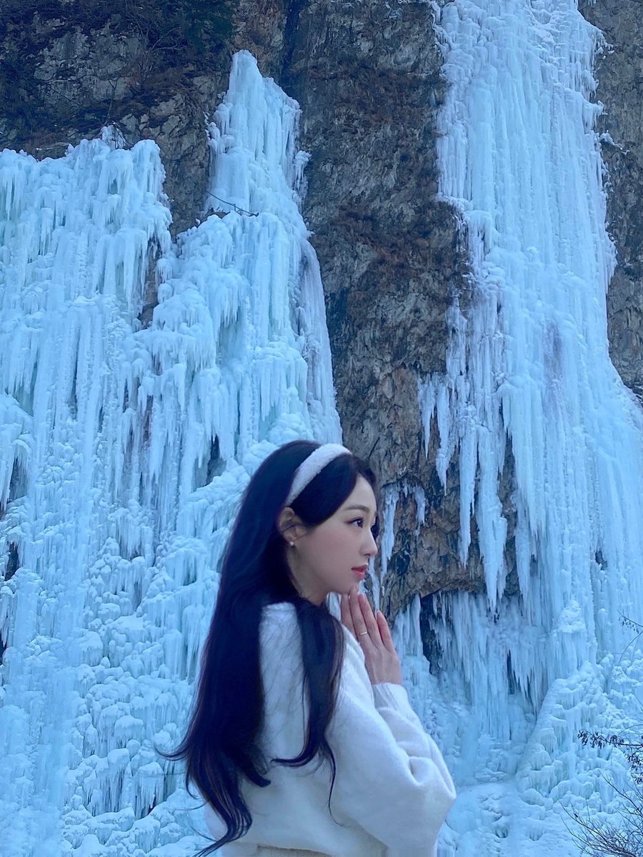 ยูเซียสวยมาก ๆ เลยล่ะค่ะ เหมือนเจ้าหญิงน้ำแข็งเลย 😭❄️

꒰ #WITCHERS #위쳐스 #YOOSIA #유시아 ꒱