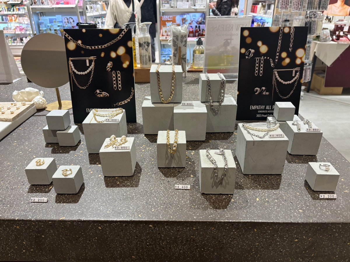 EMPATHY ALL PEOPLE. の最新コレクションが店頭でもご購入できるようになりました✨✨
お近くにお越しの際はぜひチェックしてみてくださいね☑️
▼ショップリスト
empathyallpeople.com/f/shoplist