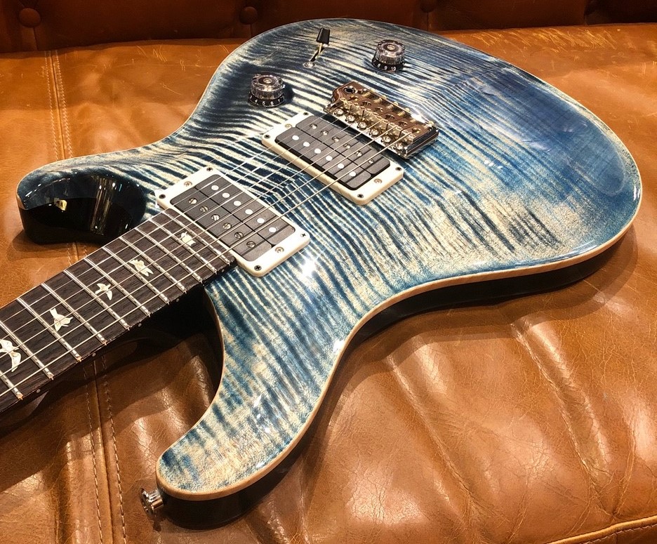 PRS Custom 24 Faded Whale Blueです。
10トップと比べても引けを取らないこの極上の杢目をご覧下さい！！程よく退色した色味を表現したカラーとも絶妙にマッチしており、存在感抜群の個体です。
ishibashi.co.jp/ec/product/0aj…
#PRS #Custom24 #Blueguitar