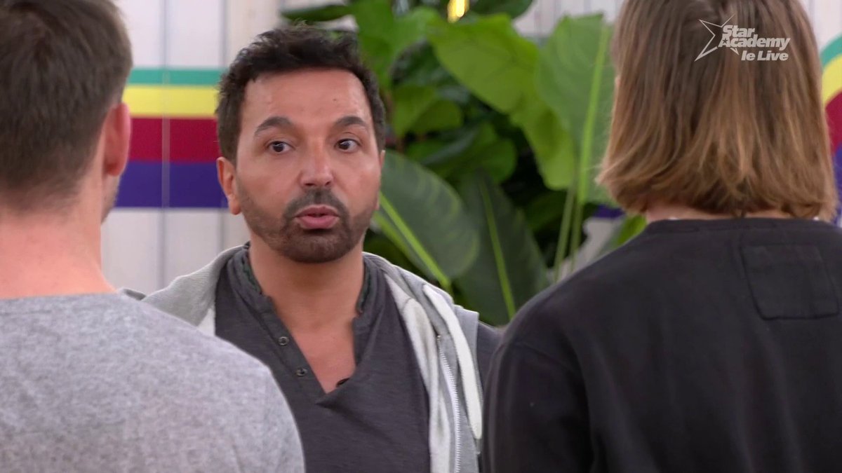 staracreact's tweet photo. Kamel : "Je vous ai découvert hier, à la 7eme semaine, faut vous battre. 
- Djebril tu peux pas arriver à une audition en disant "j'ai plus envie", c'est pas respectueux pour les gens en face de toi.
Je respecte la fatigue mais vos états d'ame faut s'en servir en chantant, en parler en privé mais pas en évaluation.
Si t'as pas envie, va t'en. C'est dommage car t'as fait une bonne presta, tu connaissais ton texte.
- Héléna j'ai ressenti une très bonne élève, mais j'ai pas ressenti une super presta. On veut voir une artiste. Faut salir un peu et pas montrer que tu chantes juste bien.
Faites ressentir vos failles. Ceux qui réussissent sont ceux qui ont un truc à part.
Si vous vous trompez dans votre texte je m'en fou.
- Le 1er groupe en danse yavait une cohésion. Ca ne fonctionne que si ya une communion.
- L'autre groupe était moins à l'écoute les uns des autres, c'était individuel.
- Candice yavait des moments de grace mais tu survoles, faut que tu assumes ta sensualité et que tu crois etre une chanteuse, t'excuses pas. T'as ton truc,, une signature vocale extraordinaire. C'est béni des dieux d'avoir une signature vocale. 
- Axel tu bouges trop sur tes pieds. Faut que tu soit plus posé, canalyse. 
- Pierre ta presta au piano était magnifique. 
- Julien faut que tu développe un coté bad boy, t'es séduisant, faut en jouer, pas juste etre dans la maitrise vocale, trouve ta personnalité artistique."
#StarAcademy #StarAcademyLeLive #StarAcademyLive