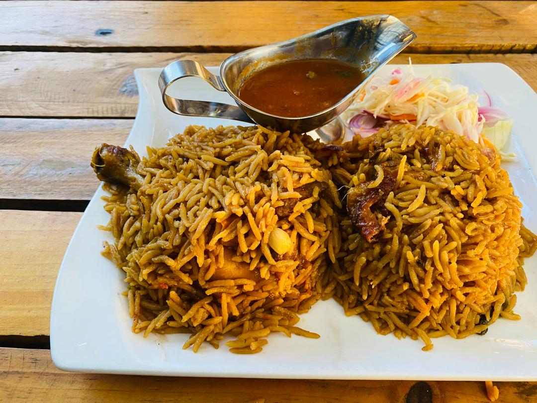 visionradio891's tweet photo. Lunch Break U-Request with @RoseBatunga91 
#VisionBaseWithRoseB 
#DecemberFeeling ❤️ 
#FeelGoodRadio https://t.co/l4ntxspuM0