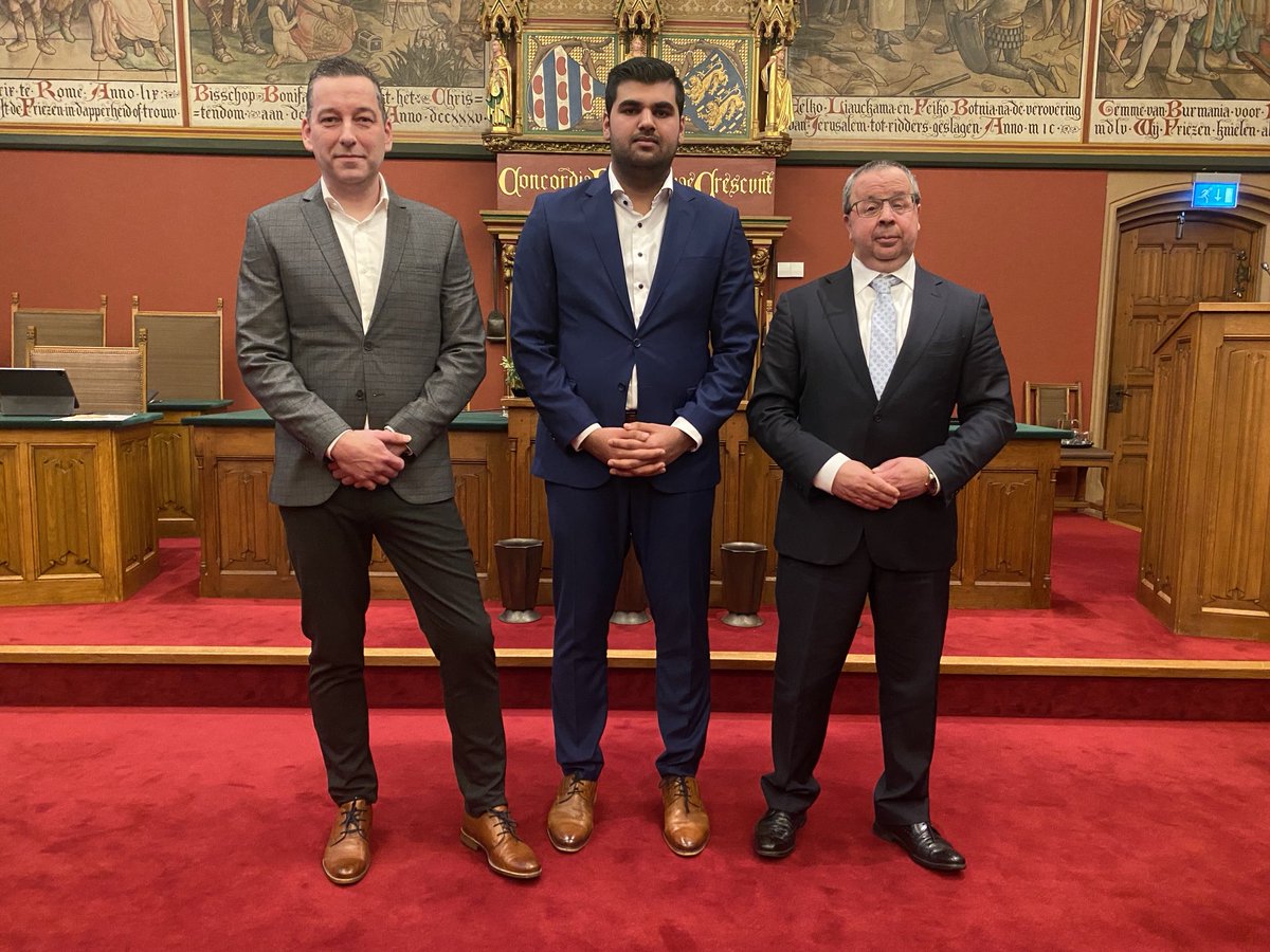 Hjoed binne (fan links nei rjochts) de hear M. de Jong (PVV), de hear S. Soekhlall (CDA) en de hear S. Terphuis (PvdA) ynstallearre as kommisjelid. Wolkom! 💐