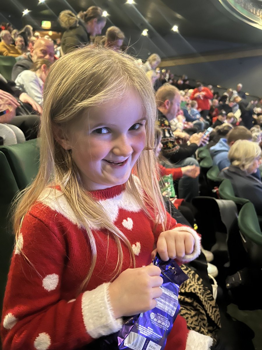 Denise1graham's tweet photo. @JasonManford what an absolute treat the Panto was last night. 2nd year we have been and can’t wait for next year. Good old fashioned entertainment and the whole family loved it!! 😊 https://t.co/mogyFpqMHO