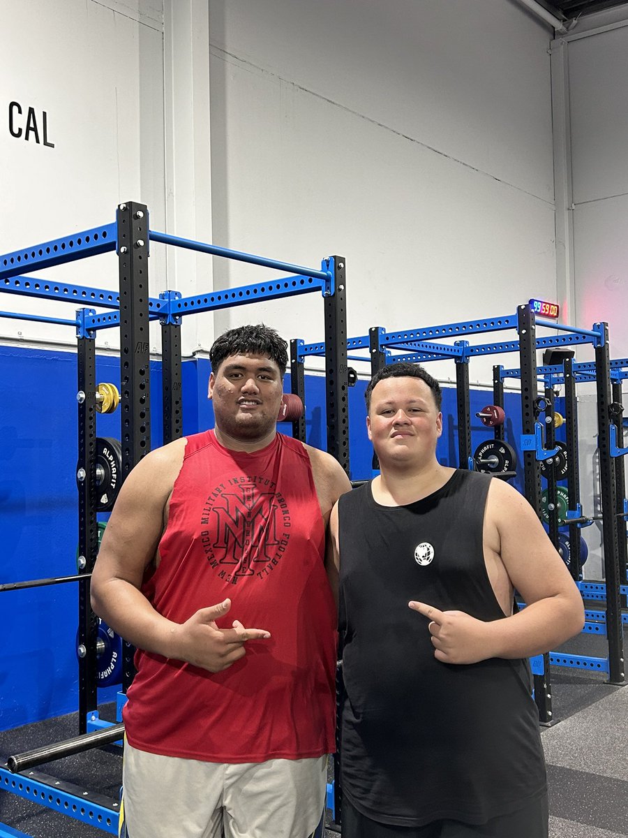KobeKerapa's tweet photo. Getting work @EndzoneAcademy with the bros @moko_jordan and @MatthewHenry03 appreciate the time Guys https://t.co/OySJV2iEHr