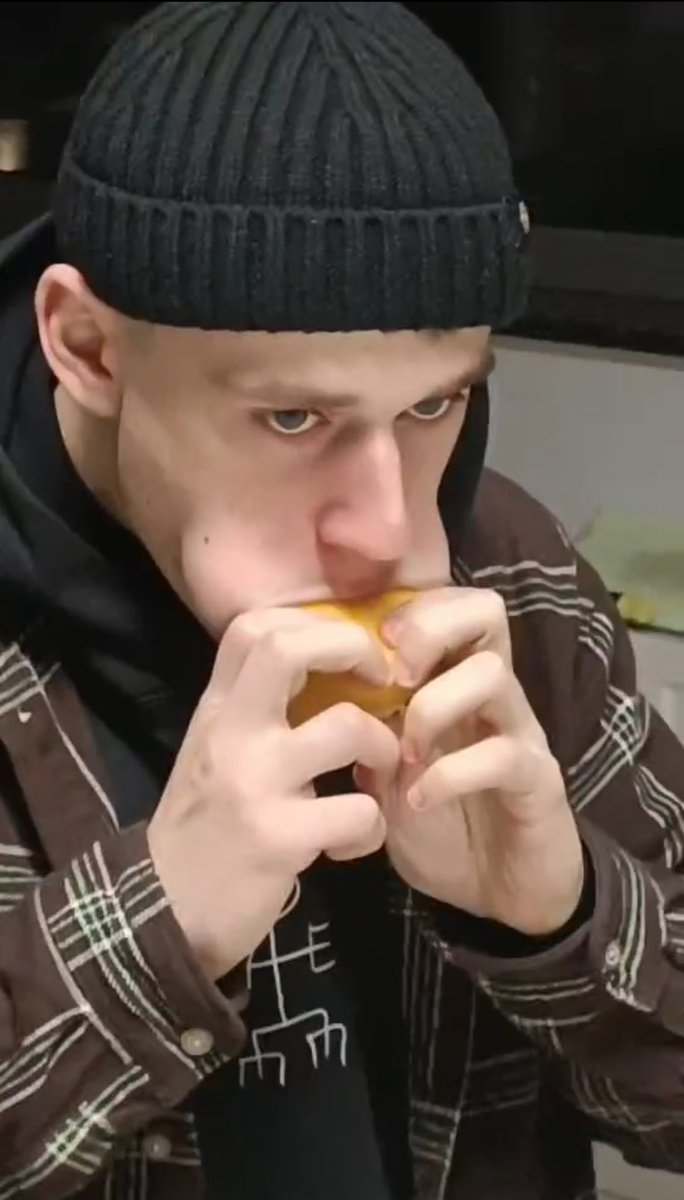 MrPantherWan's tweet photo. Ik zie geen verschil tussen deze twee foto’s 🦍 https://t.co/dW4kaIzait