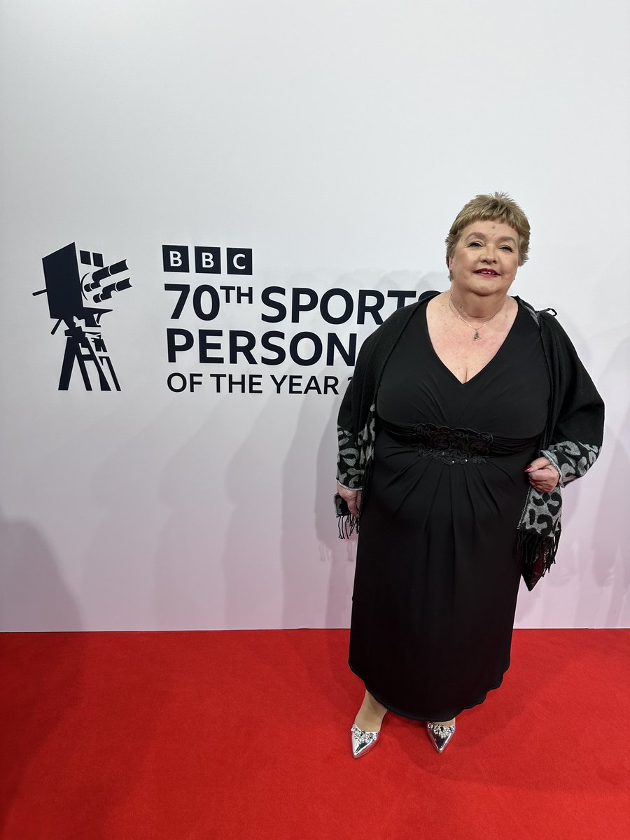 MissMerrienPE's tweet image. Very honoured to attend #BBCSPOTY 70th celebration with my mum, Sadie, as the Unsung hero winner for the South West last night. Absolutely amazing evening and one we will never forget.