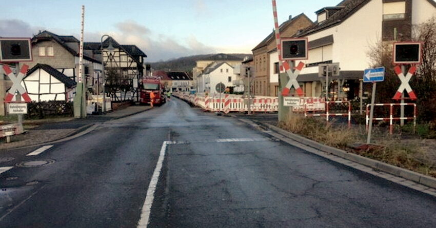 Teilabschnitt der Hauptstraße (K39): Hauptstraßenteilabschnitt für 4 Wochen als Einbahnstraße befahrbar dlvr.it/T0NLgn