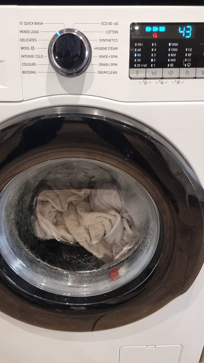 Quietbiglad's tweet photo. 43 minutes of a capsule chilling whilst giving me the fingers, hard to watch #Samsung #Greatstart #ReWash #bollocks https://t.co/kJCcpSbAxe