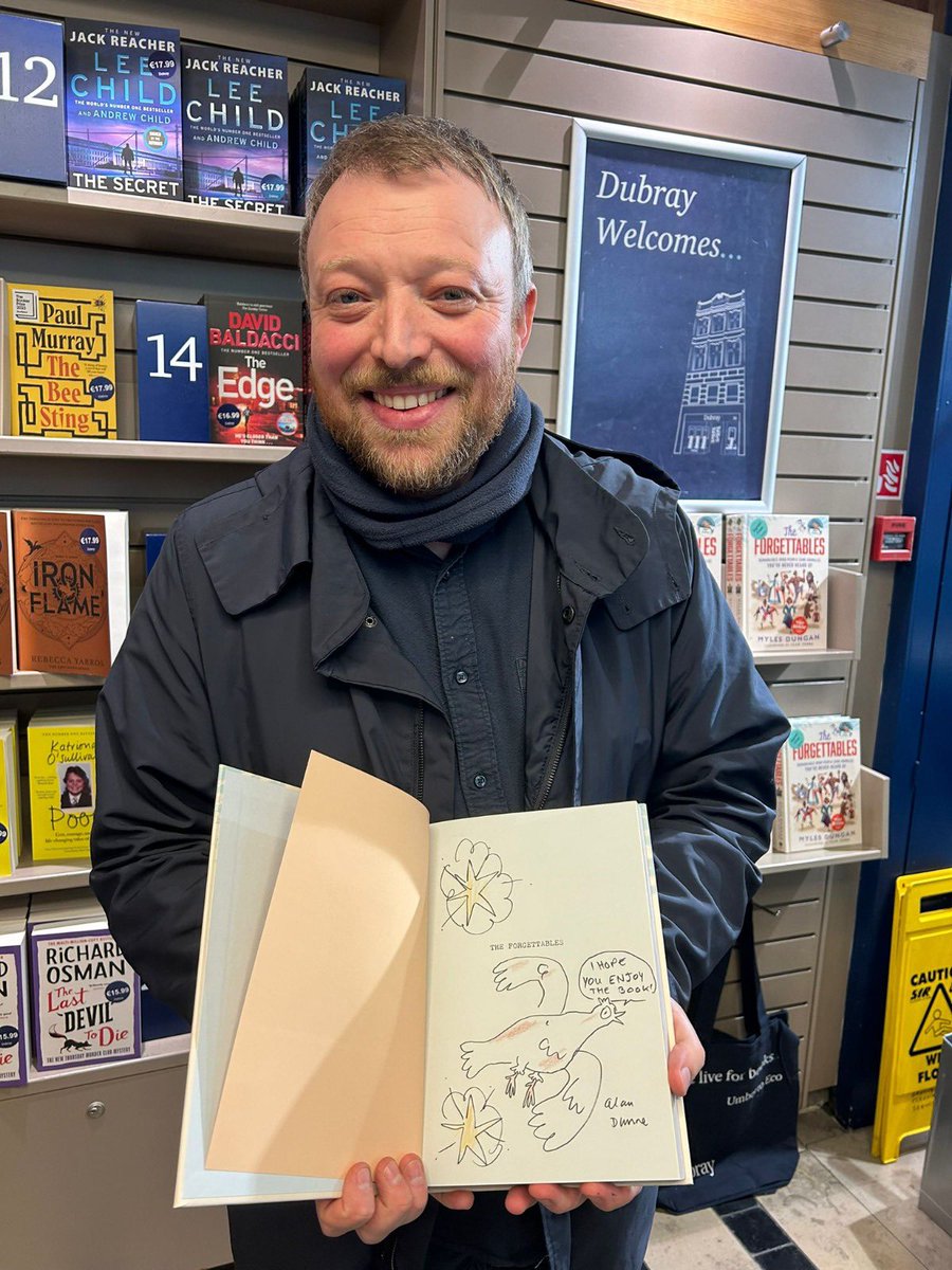 Thanks @AlanDunneDraws for dropping by our #DubrayGraftonSt shop. It was great to have you! If you’re still looking for some last minute Christmas gifts pop in for your #signedcopies of The Forgettables. @Gill_Books dubraybooks.ie/product/the-fo…