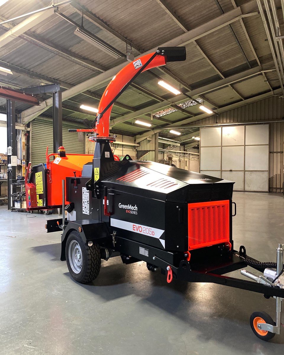 GreenMechUK's tweet photo. Day-glow Orange EVO 205D sitting proud in dispatch awaiting it’s lift to the far depths of Bangkok.
This chipper has been coating with day-glow orange powdercoat and topped off with a clear lacquer to activate the pigment.
#woodchipper #arborist #greenmech #bangkok #thailand https://t.co/X9chXj9ucS