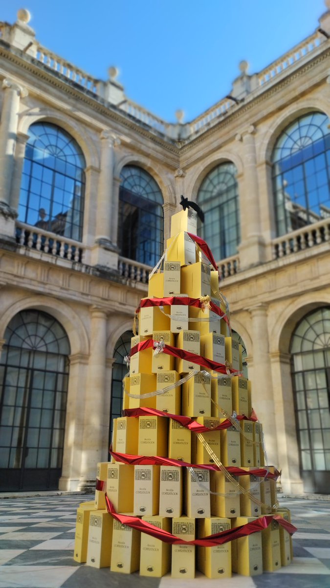 ArchivosEst's tweet photo. 🤔Cómo celebráis las fiestas en vuestros trabajos⁉️Decoráis vuestros archivos⁉️

Empezamos por el #AGI, aunque, hay que reconocer que han puesto el listón muy alto😉

Repostead con vuestras decoraciones, queremos ver vuestros #ArchivosNavideños🎄🎅

#NavidadesEnAAEE @culturagob https://t.co/ySio7PVlwx