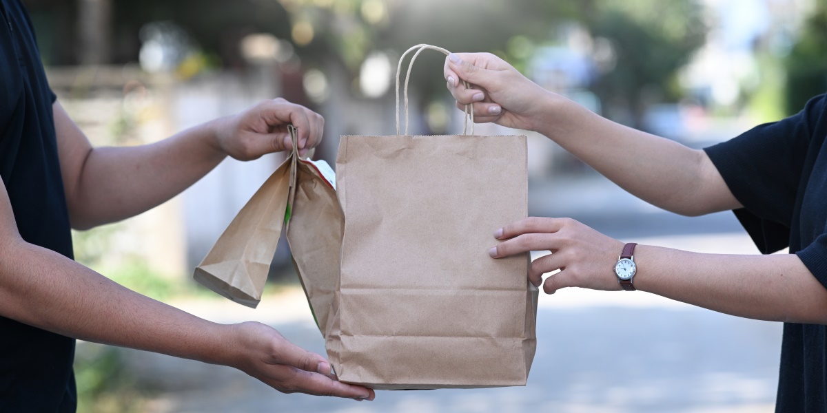 Just Eat for Business has revealed the leading foods and eating habits that have dominated offices this year. Mediterranean cuisine has jumped to the top spot as the most popular lunchtime option, closely followed by American <a href="/JustEatBusiness/">Just Eat for Business</a> 

contractcateringmagazine.co.uk/story.php?s=20…