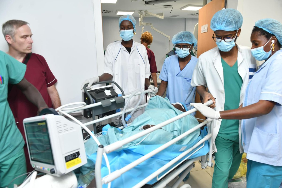 Le Sénégal vient de réaliser son premier traitement endovasculaire d’un anévrisme cérébral à l’hôpital de Touba grâce à la neuroradiologie interventionnelle. Il s’agissait d’un anévrisme géant de la terminaison carotidienne droite associé à une fistule carotido-caverneuse
