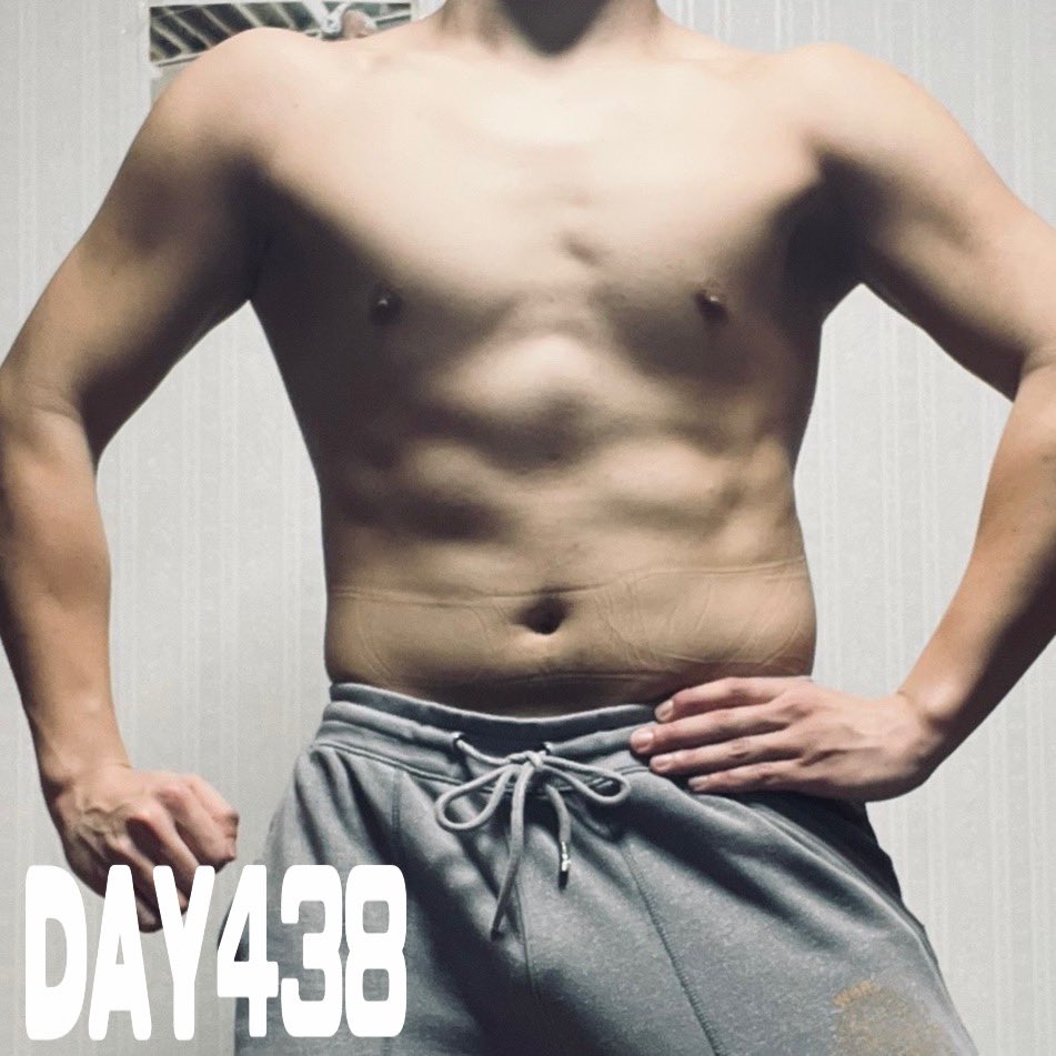 utamaru_fit's tweet photo. #DAY438
脚トレ終了🫡
いっきに寒くなってきましたが今日も網戸でしっかり汗をかきました🥵
年末に学生時代のメンバーでサッカー⚽️するらしいので今から楽しみ😁
明日はガッツリ腕トレだ💪
皆様、本日もお疲れさまでした🙇♂️
#筋トレ
#フィットネス
#トレーニング
#ワークアウト
#ダイエット https://t.co/bIaSGNPDeJ