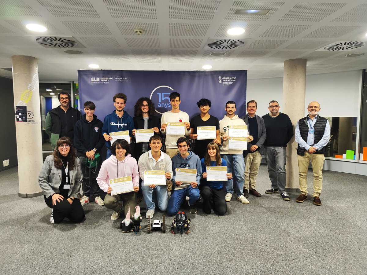espaitec's tweet photo. 🤖 ¡Finaliza el taller «Construye tu propio robot» del FabLab, el laboratorio de prototipado de Espaitec!
🧑💻 Durante varias sesiones el alumnado de la @UJIuniversitat han aprendido a diseñar, montar y programar un robot
¡Enhorabuena! 👏
#SomUJI #HubAsaService https://t.co/W7olfbgOu5