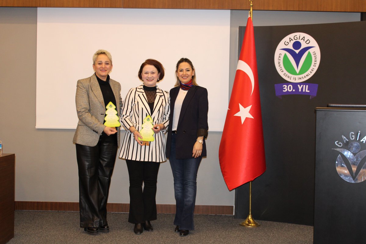 Gagiad's tweet photo. Kadınlar Kurulumuz tarafından gerçekleştirilen Eğitimci - Psikolog Huriye Yurt'un konuşmacı olarak yer aldığı ergenlik döneminde yaşanan duygusal değişimlerin ve iletişim süreçlerinin konu edinildiği ''Ergenlik Döneminde Ebeveyn Olmak'' başlıklı seminer üyelerimizin katılımlarıyla gerçekleşti.