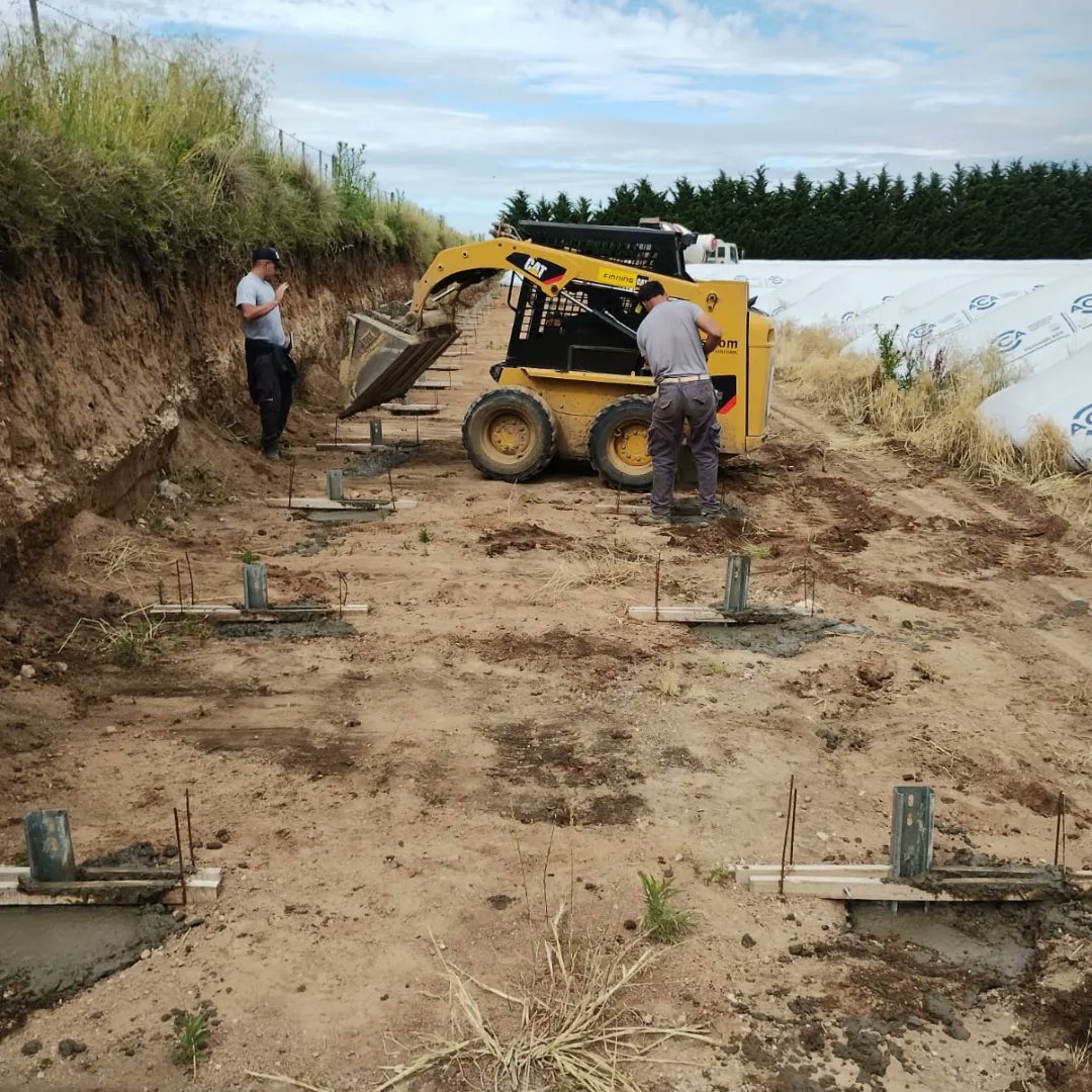 UsinaTandil's tweet photo. Energías limpias ⚡💡♻️
Avanzamos con la construcción del parque fotovoltaico de inyección a red, en la Planta de La Vasconia de la Cooperativa Agricola Ganadera de Tandil y Vela Ltda.
#Tandil #Usina #Renovables #Energía #ParqueSolar #Usicom https://t.co/Yrc9qUhEen