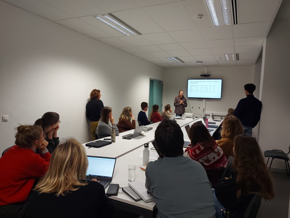 Just wrapped up our final research meeting of the year with an inspiring presentation by our international master's student Marita.🌍Followed by a festive Christmas party, filled with laughter and team spirit. We are grateful for our amazing team! Happy holidays! 🎄✨
