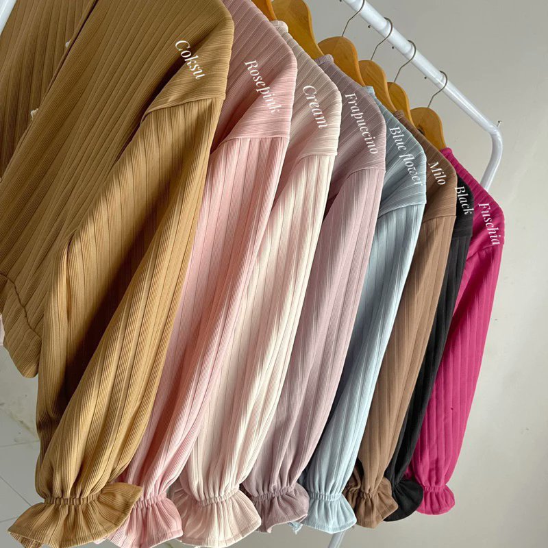 lrchoices's tweet image. Lula cardigan puffy knit!! 
klik link dibawah ⬇
shope.ee/2flMkD0Dyv
Happy Shopping! 🛍️🛒
#racunshopee #cardigan