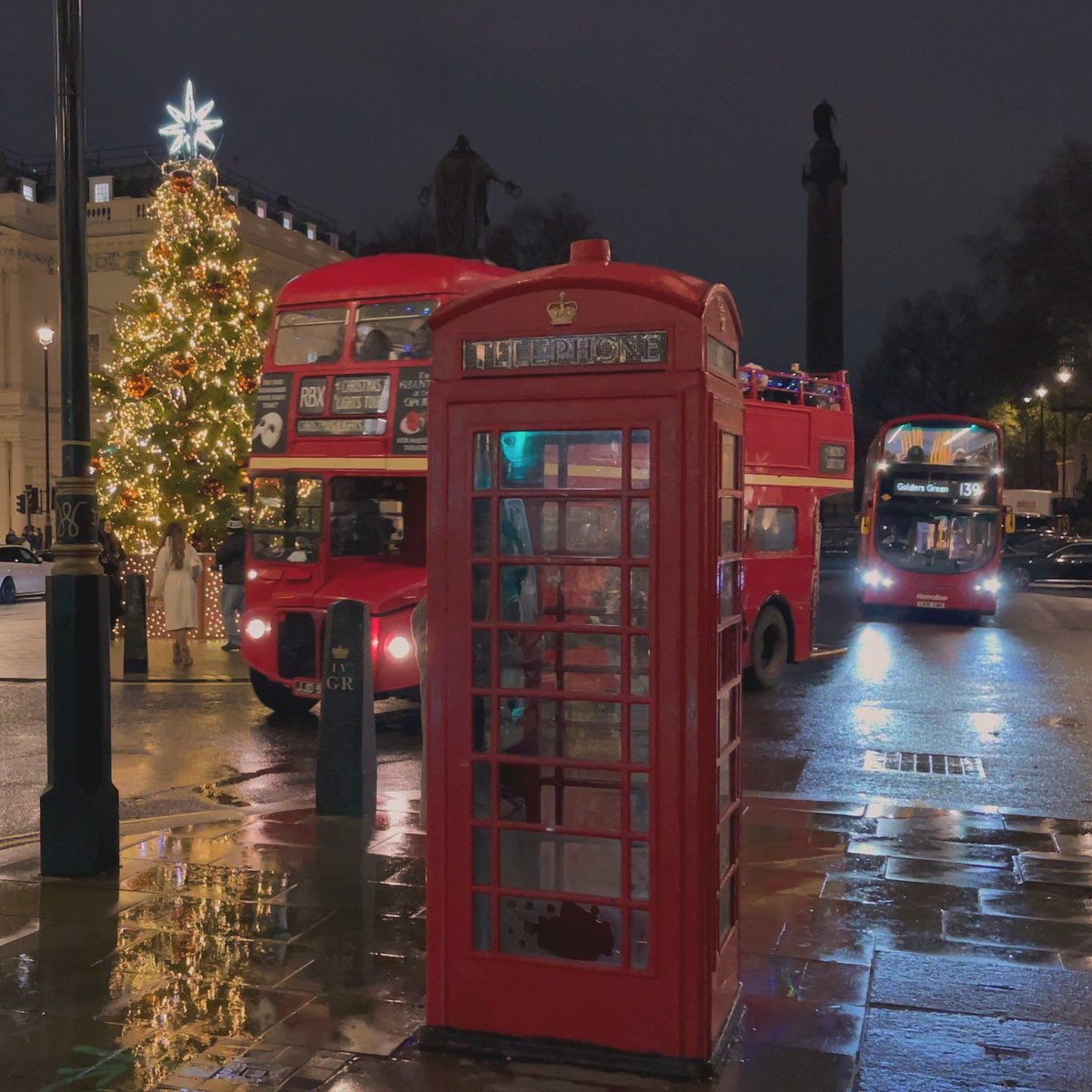 RobertsLondonUk's tweet photo. Riding high in festive style! The St. James Christmas tree, a charming red phone box, and an open-top vintage double-decker bus make London merrier than ever. 🎄📸 #LondonAdventures #ChristmasInStyle https://t.co/9Yo6HaUAnC