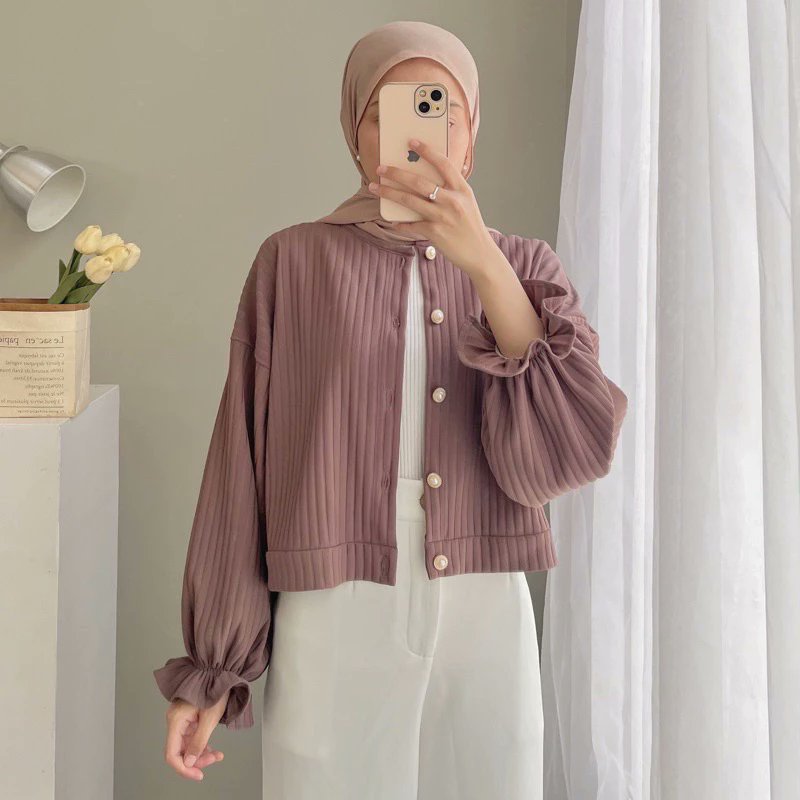 lrchoices's tweet image. Lula cardigan puffy knit!! 
klik link dibawah ⬇
shope.ee/2flMkD0Dyv
Happy Shopping! 🛍️🛒
#racunshopee #cardigan