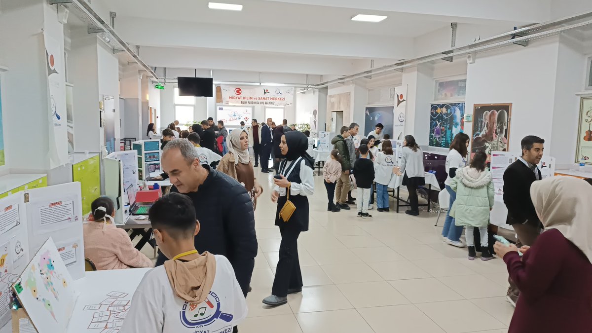 BilsemMidyat's tweet photo. Kurumumuzda düzenlediğimiz TÜBİTAK 4006-B Bilim Fuarı 20 Aralık Çarşamba  Saat 17.30' a kadar devam edecektir. STEAM  (Fen-Teknoloji-Mühendislik-Sanat-Matematik),  Nanoteknoloji, Kültürel Miras tematik alanlarında projelerin yer aldığı programımıza tüm ziyaretçileri bekleriz. https://t.co/K7bAlSMoeY