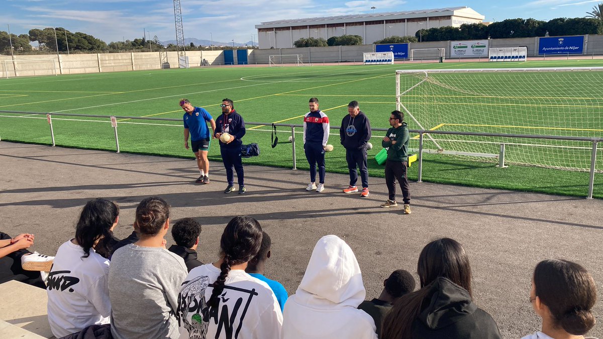 IESCamposDNijar's tweet photo. 2/2
Programa #CIMA Fomento de hábitos de vida saludables con el alumnado de 4ºESO

Promoción de deportes URA (Unión Rugby Almería y Crossfit) https://t.co/5P3wkMFo8K