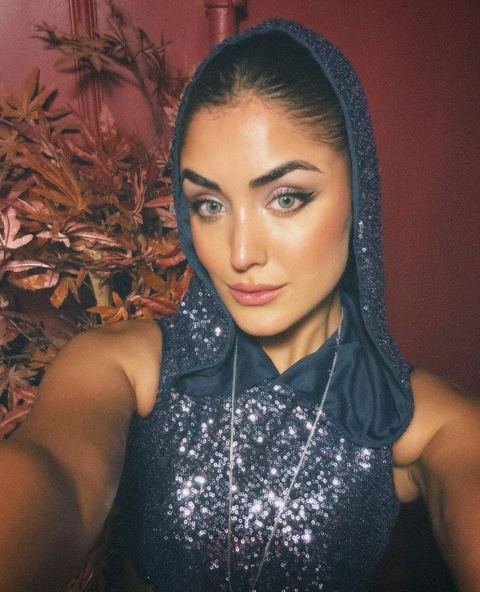 lina999lina9's tweet photo. GM Everyone🎄❤️🔥Are you ready for the #HumpDay ?
Shimmer in the twilight, sequins meet serenity.
#Wednesdayvibe #HumpDayMotivation #Wednesday #CamelsFam #WednesdayClubfinalep https://t.co/RjrmXdY92y