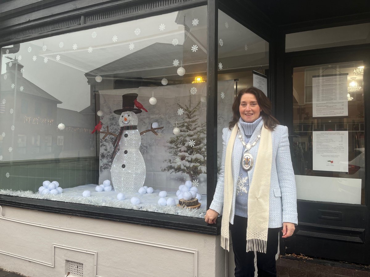 Congratulations to the top three winners of the #Braintree #Christmas window competition!  #Christmas2023 

1st Prize: @thenaturalway  
2nd Prize: #MacksBarbershopBraintree
3rd Prize: #gcollinsandsonsbraintree