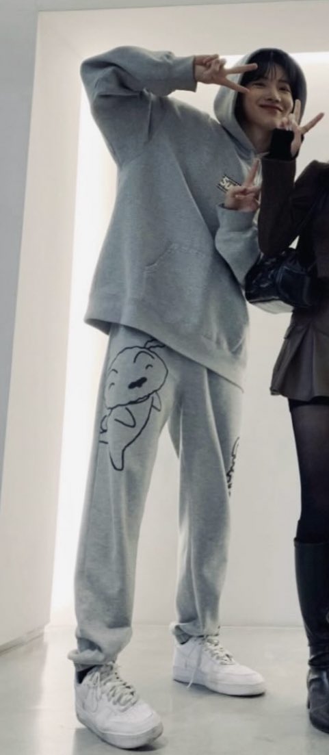 준규님좋은이유ㅋㅋ 백스테이지에서이러고다님