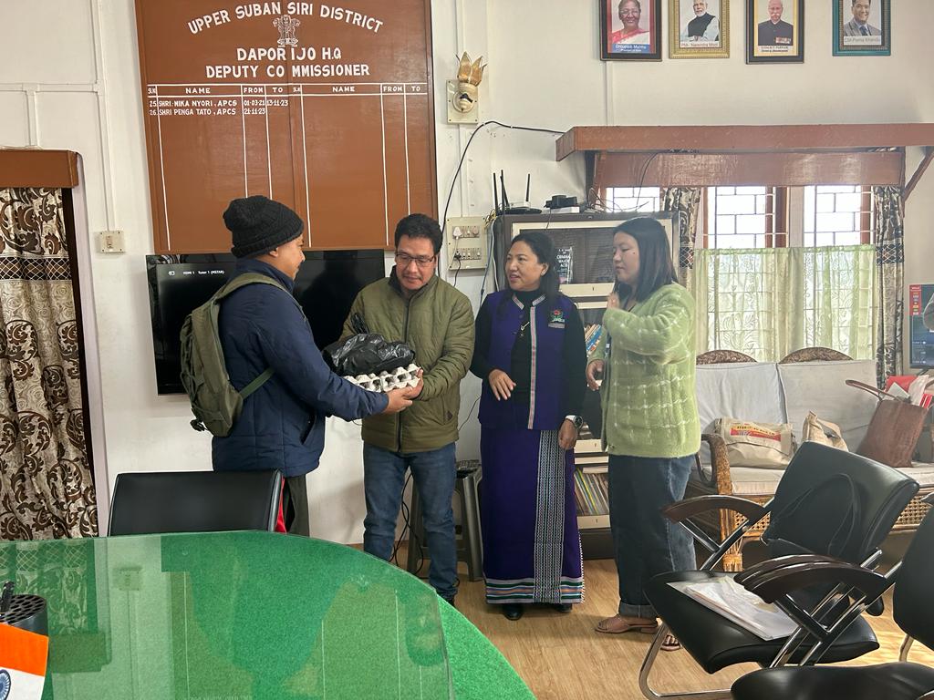 TbPrograme's tweet image. On behalf of Ni-kshay Mitra Dr K. Lapung three numbers of Food baskets were distributed one on 19.12.23 in the Chamber of Deputy Commissioner Upper Subansiri and 2 at TDDH Daporijo on 20.12.23 by the NTEP staff #Piramalfoundation.