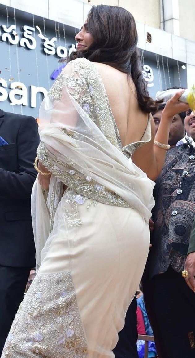 GByTztdaEAAzPqQ?format=jpg&name=medium