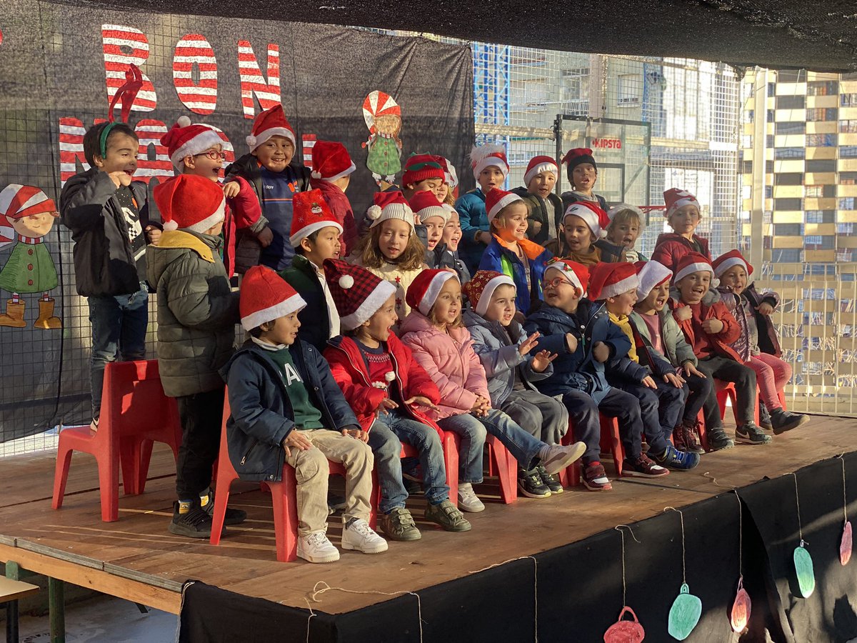 Gran Festa de Nadal a Virolai Perit amb les famílies. Nadales, pessebre… La màgia de Nadal! <a href="/EscolaVirolai/">Escola Virolai</a>