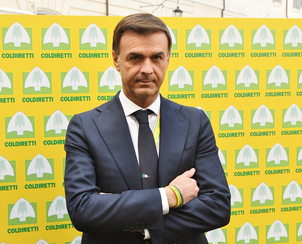 ettoreprandini_'s tweet photo. Ringrazio tutti per la fiducia accordatami per i prossimi 5 anni alla Presidenza di Coldiretti. 

Abbiamo un grande lavoro da fare insieme per la tutela e la valorizzazione dell’agricoltura e dell’agroalimentare italiano.

@coldiretti https://t.co/3QUJTiZbXg