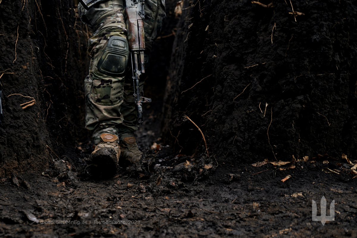 ZelenskyyUa's tweet image. Снаряди, зброя, техніка. Власне виробництво. Підтримка воїнів. Ми пройдемо цей марафон і досягнемо нашої перемоги. Головне – щодня додавати сили Україні, нашій державі, нашим людям.
