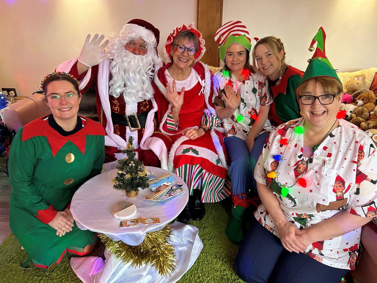 We have some very special visitors today! 🎅🤶Santa and his helpers are supported by clinical staff to ensure that even our most unwell patients are able to visit the grotto. They're ready and waiting for visitors!