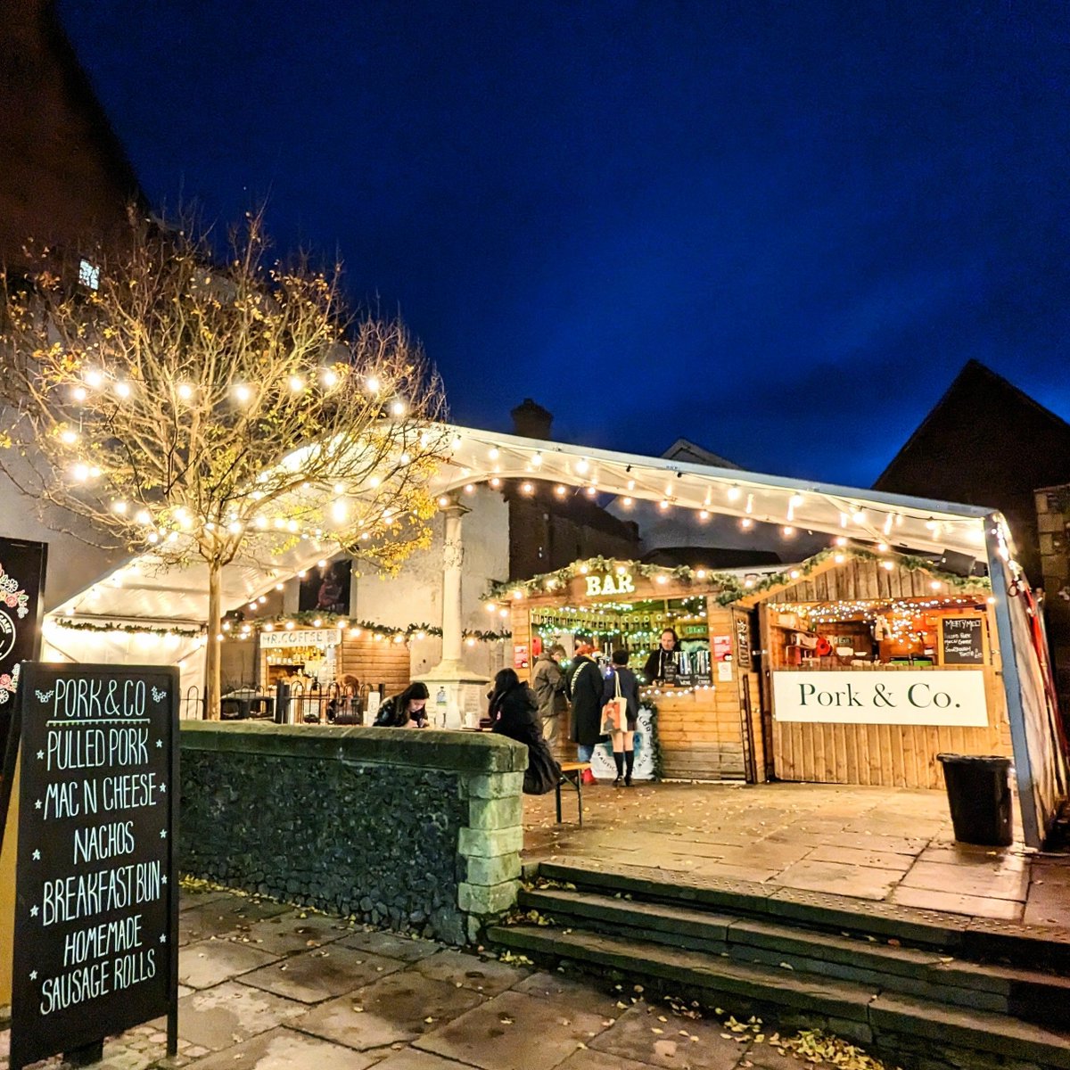 Have you checked out the new Christmas hospitality area near the former Nasons on the High Street yet? The memorial square has 3 Christmas stands hosting iconic Canterbury brands The Jolly Sailor and Pork & Co and Micro Roastery drinks and festive food right up until 24 Dec